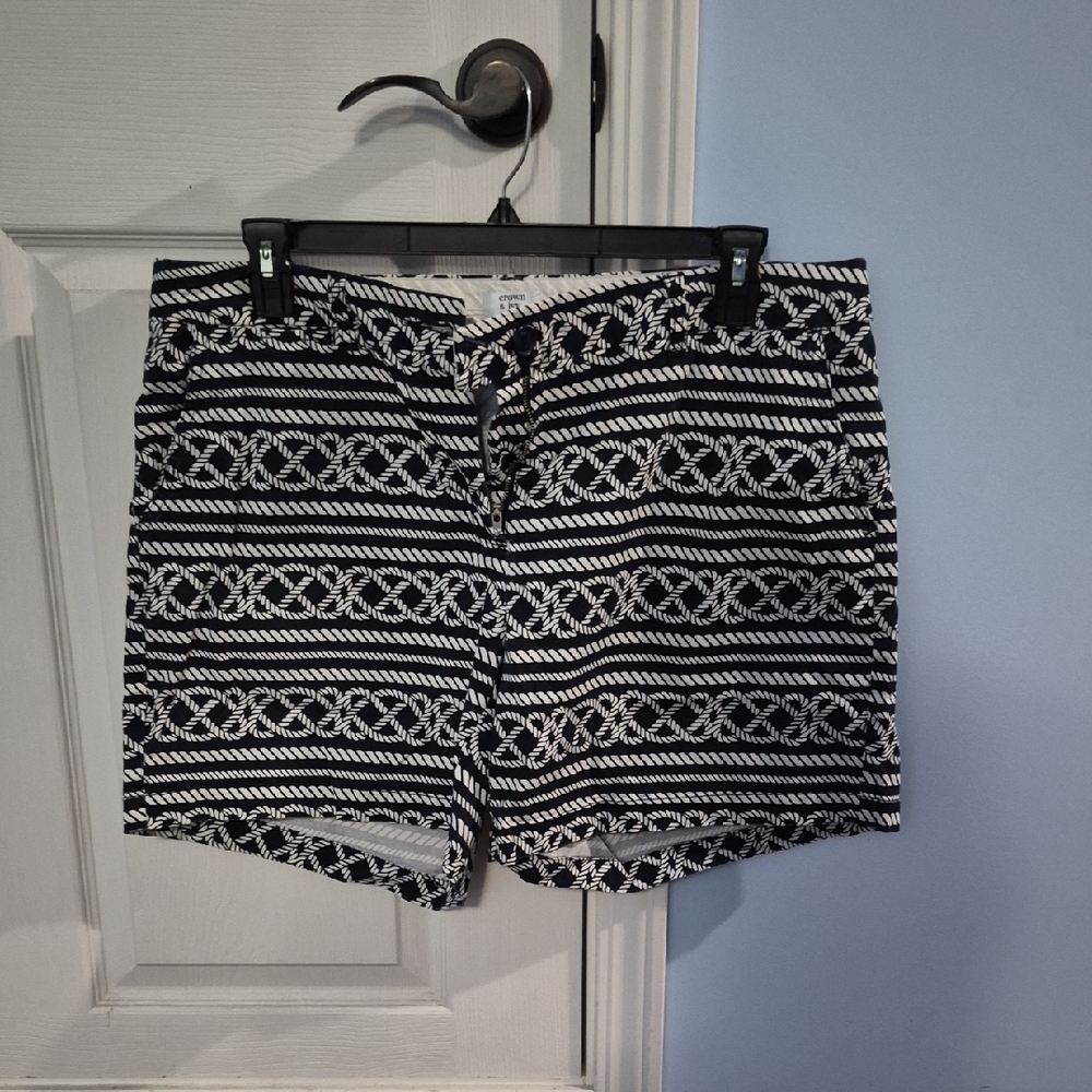 Crown & Ivy Black and White Patterned Women's Shorts